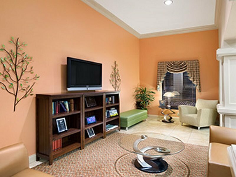 Фото Days Inn & Suites by Wyndham Lakeland