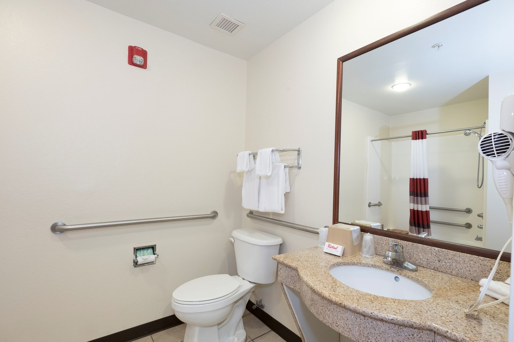 Фото Red Roof Inn & Suites Biloxi