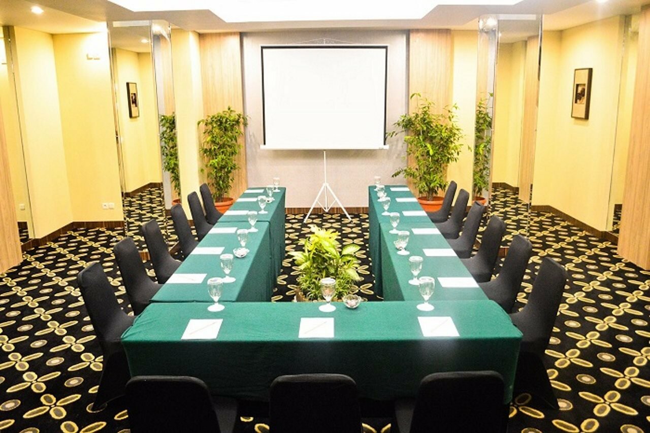 Фото Hotel New Saphir Yogyakarta