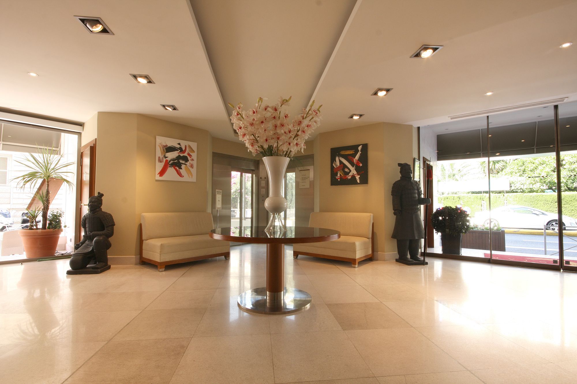 Фото Le Goldstar Appartements Nice