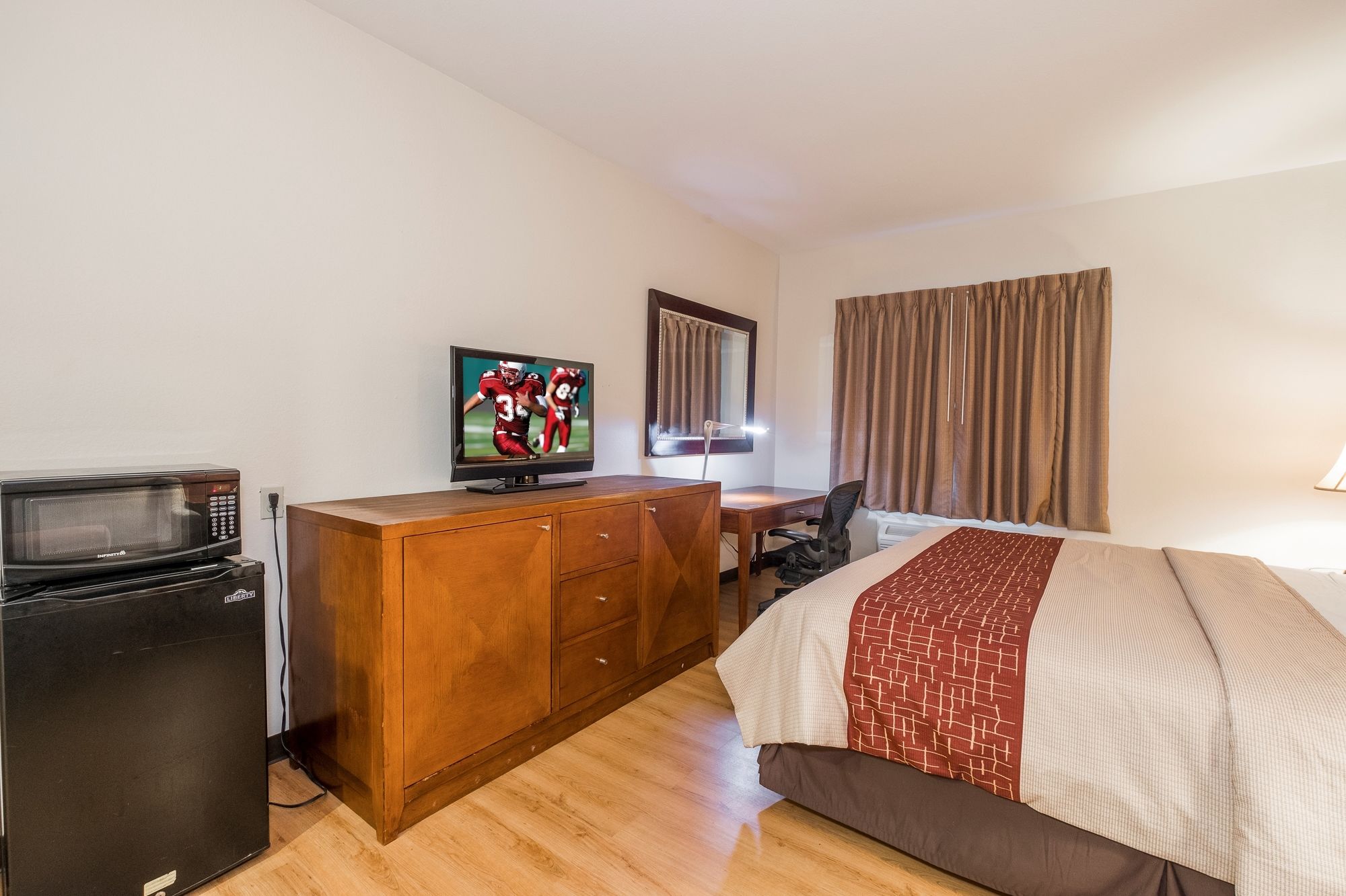 Фото Red Roof Inn & Suites Biloxi