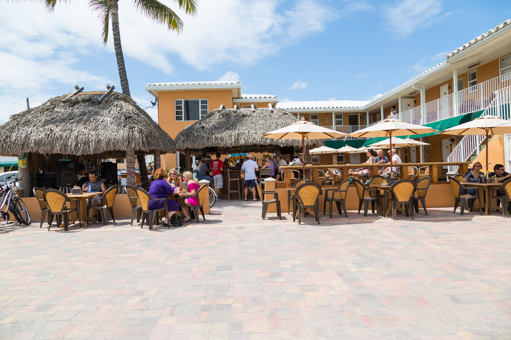 Фото Riptide Oceanfront Hotel