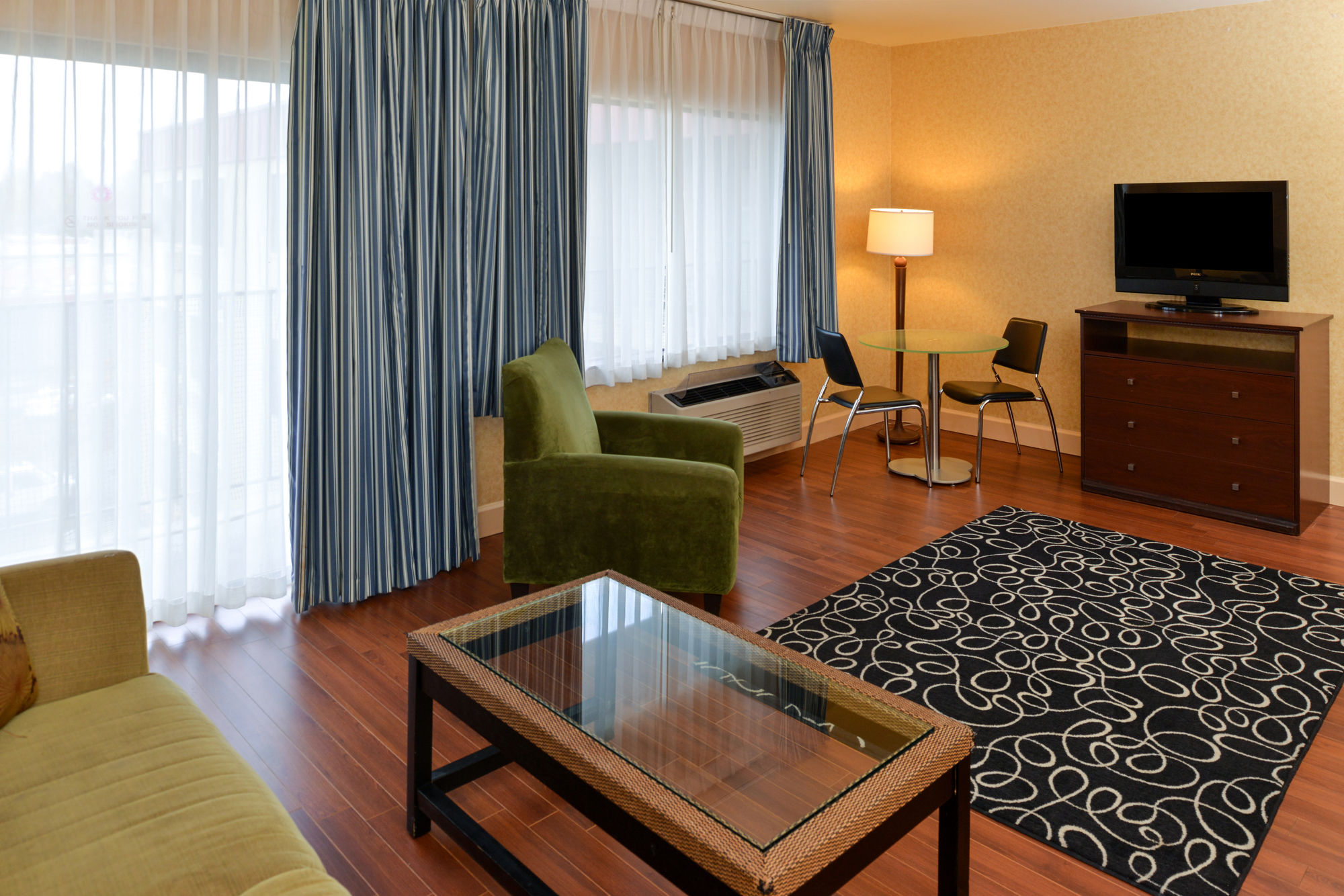 Фото Holiday Inn Salem, an Ihg Hotel