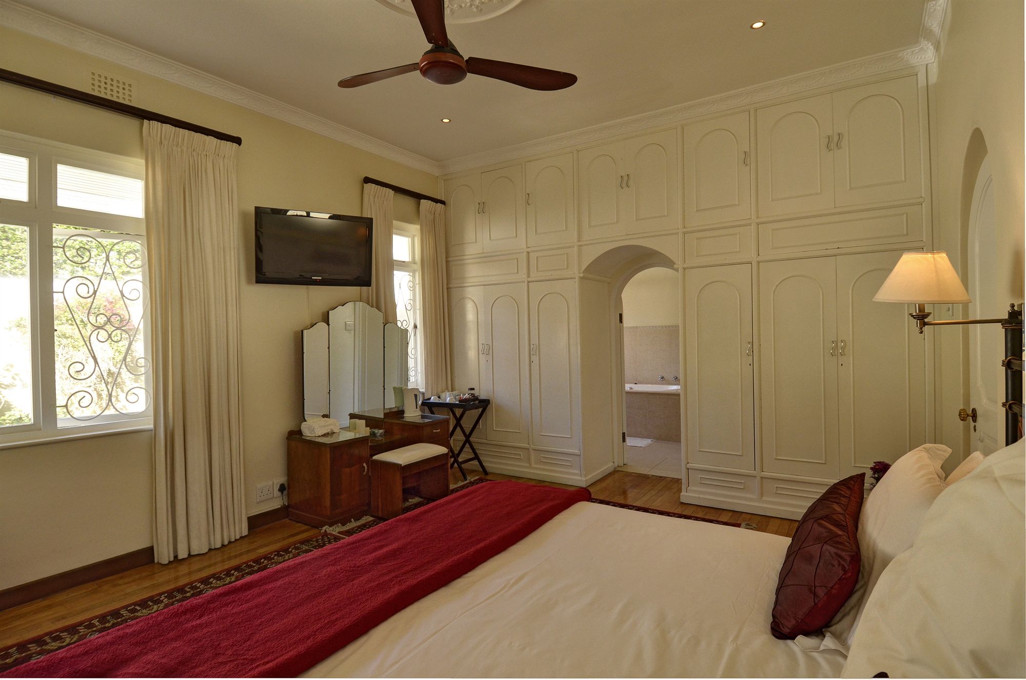 Фото Sundown Manor Guest House