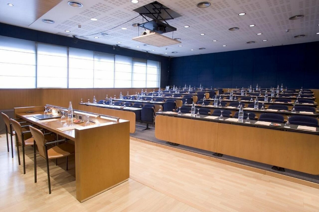 Фото Nh Barcelona Stadium