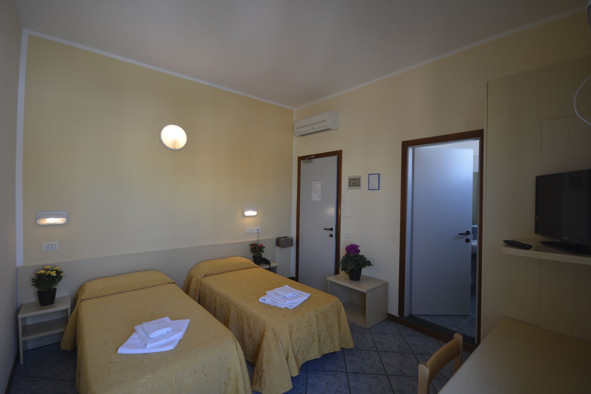 Фото Hotel Corona