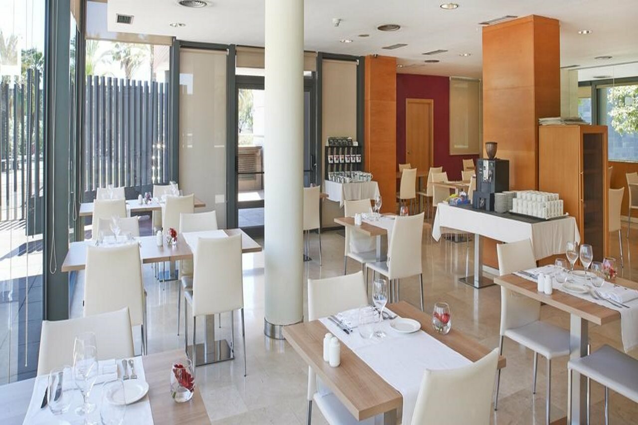 Фото Hotel Catalonia Barcelona Beach