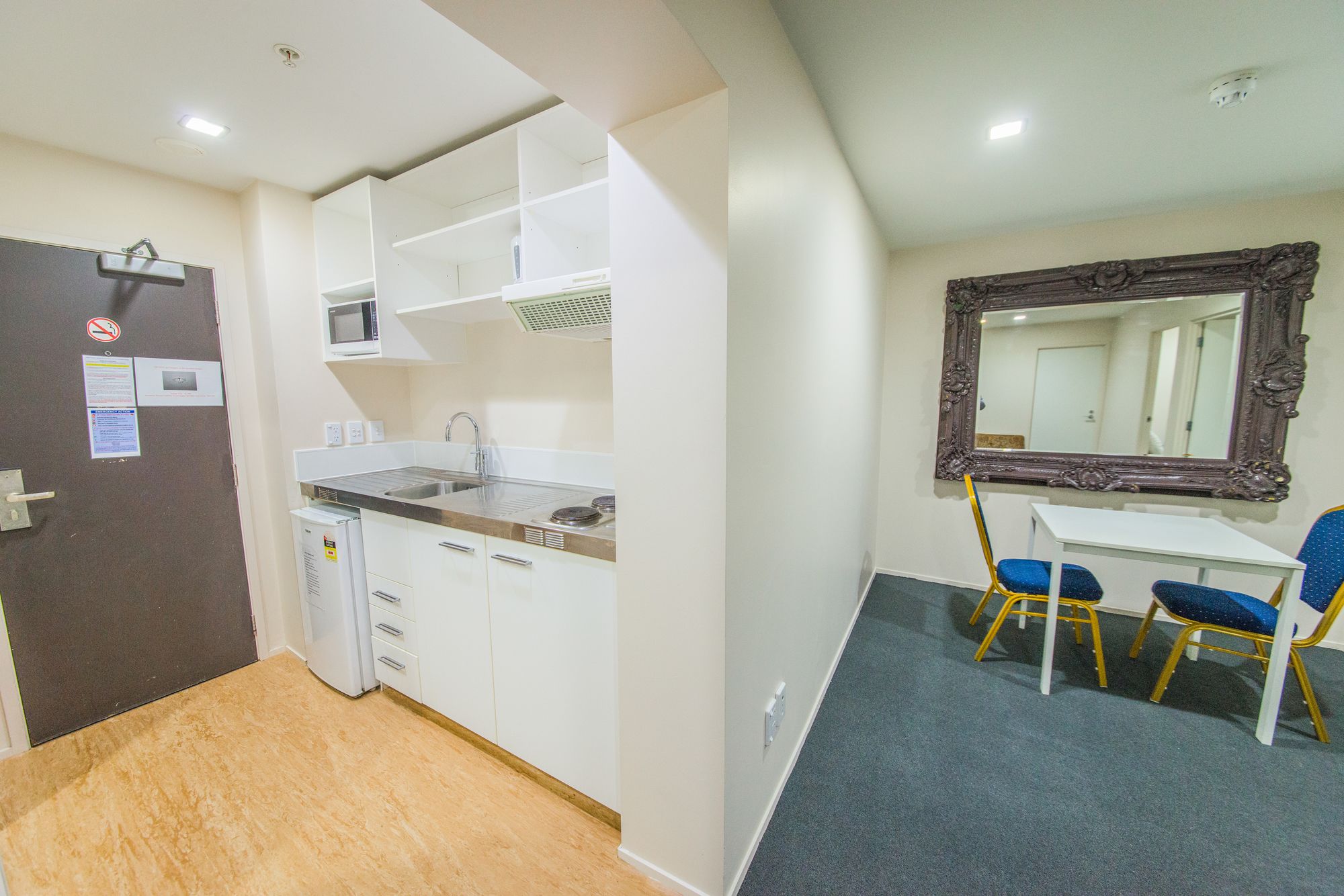 Фото Empire Apartments