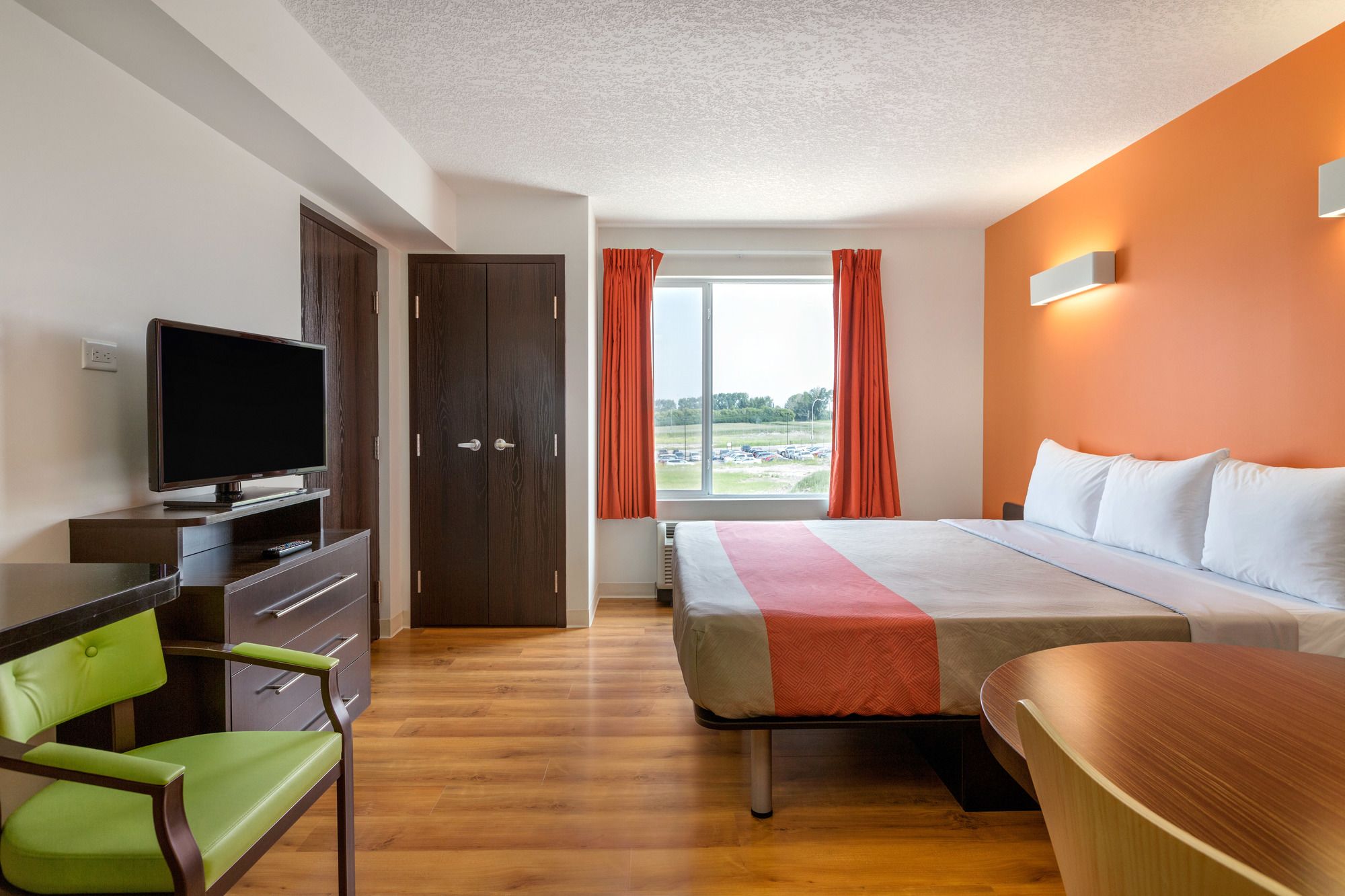 Фото Motel 6 Airdrie, Ab