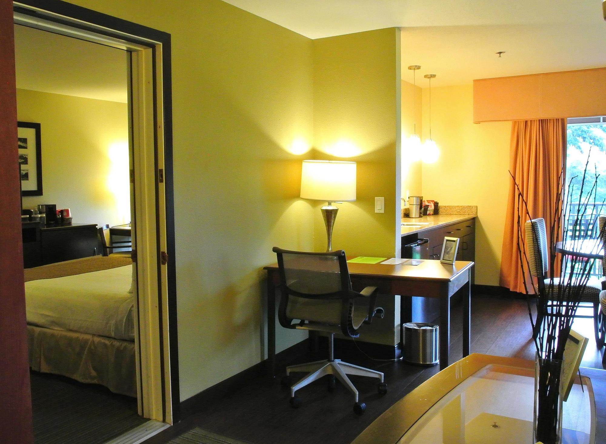 Фото Best Western Plus Plaza by the Green