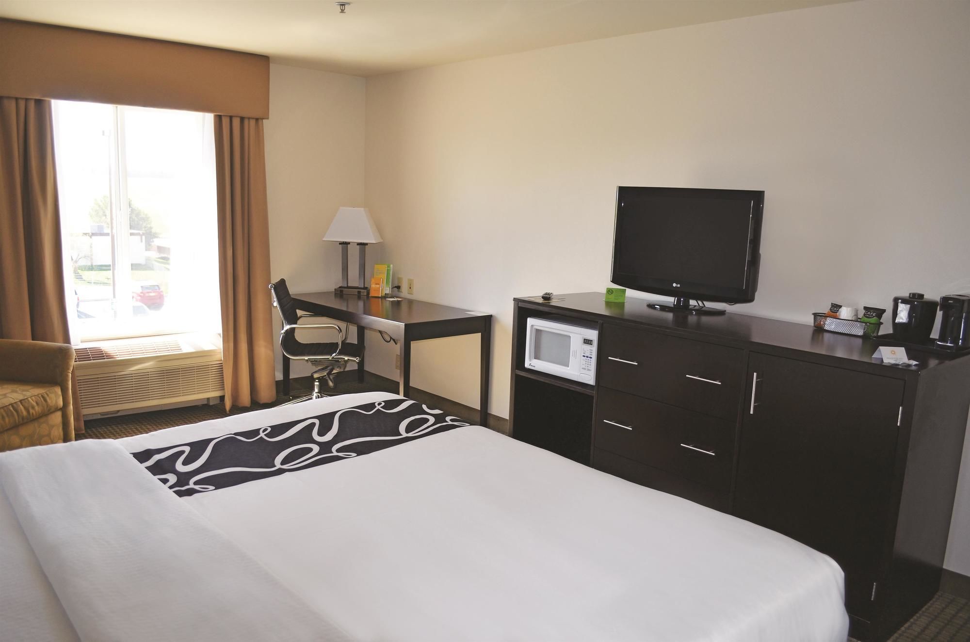 Фото La Quinta Inn & Suites by Wyndham Moscow Pullman