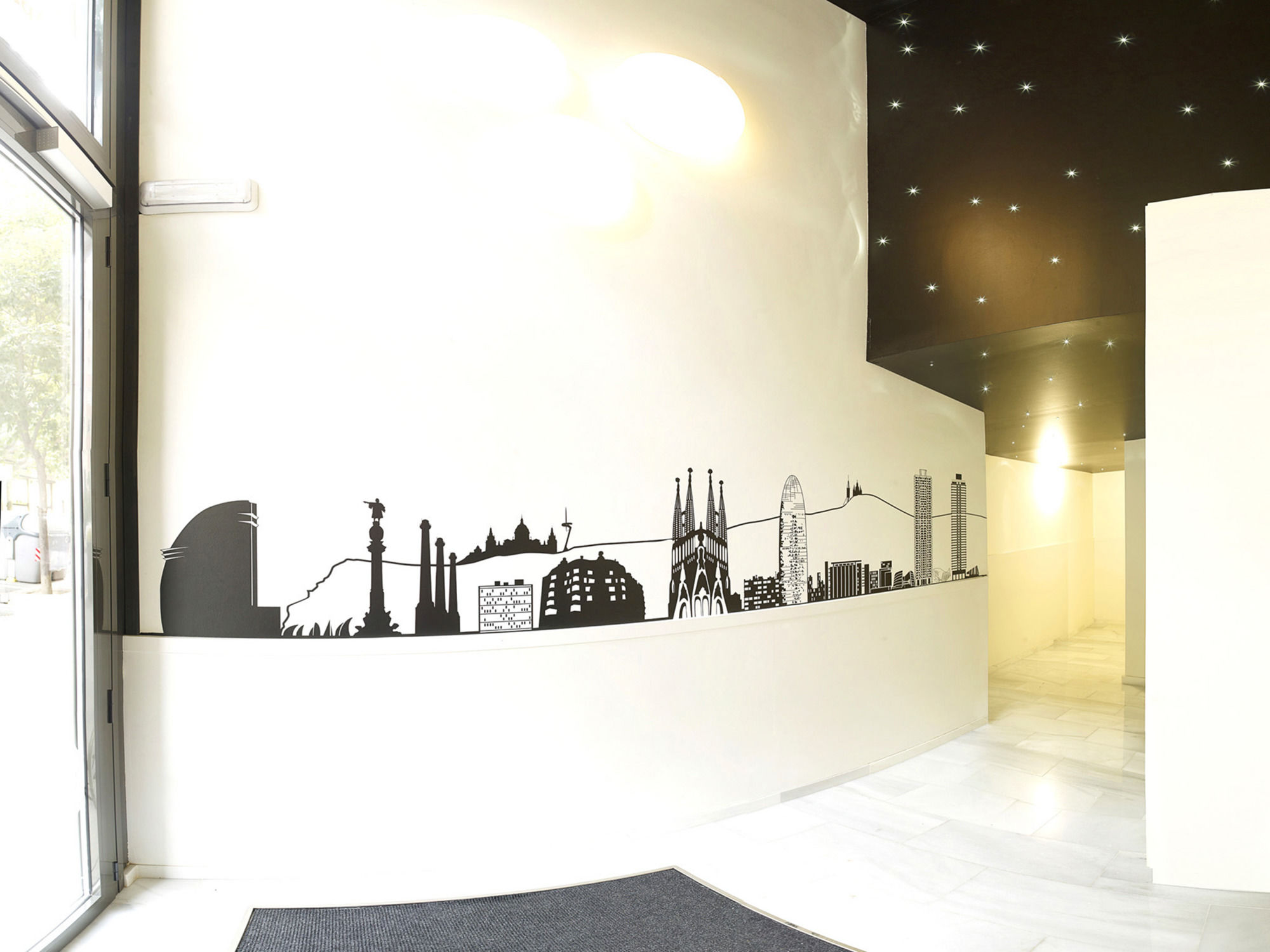 Фото Hostemplo Sagrada Familia