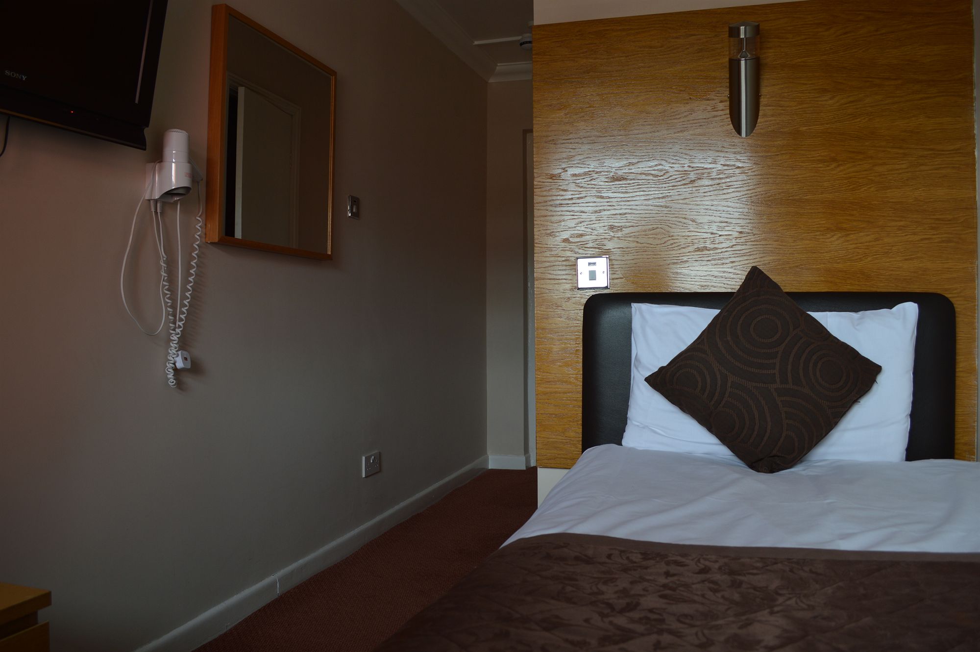 Фото Oyo Kingsley Hotel