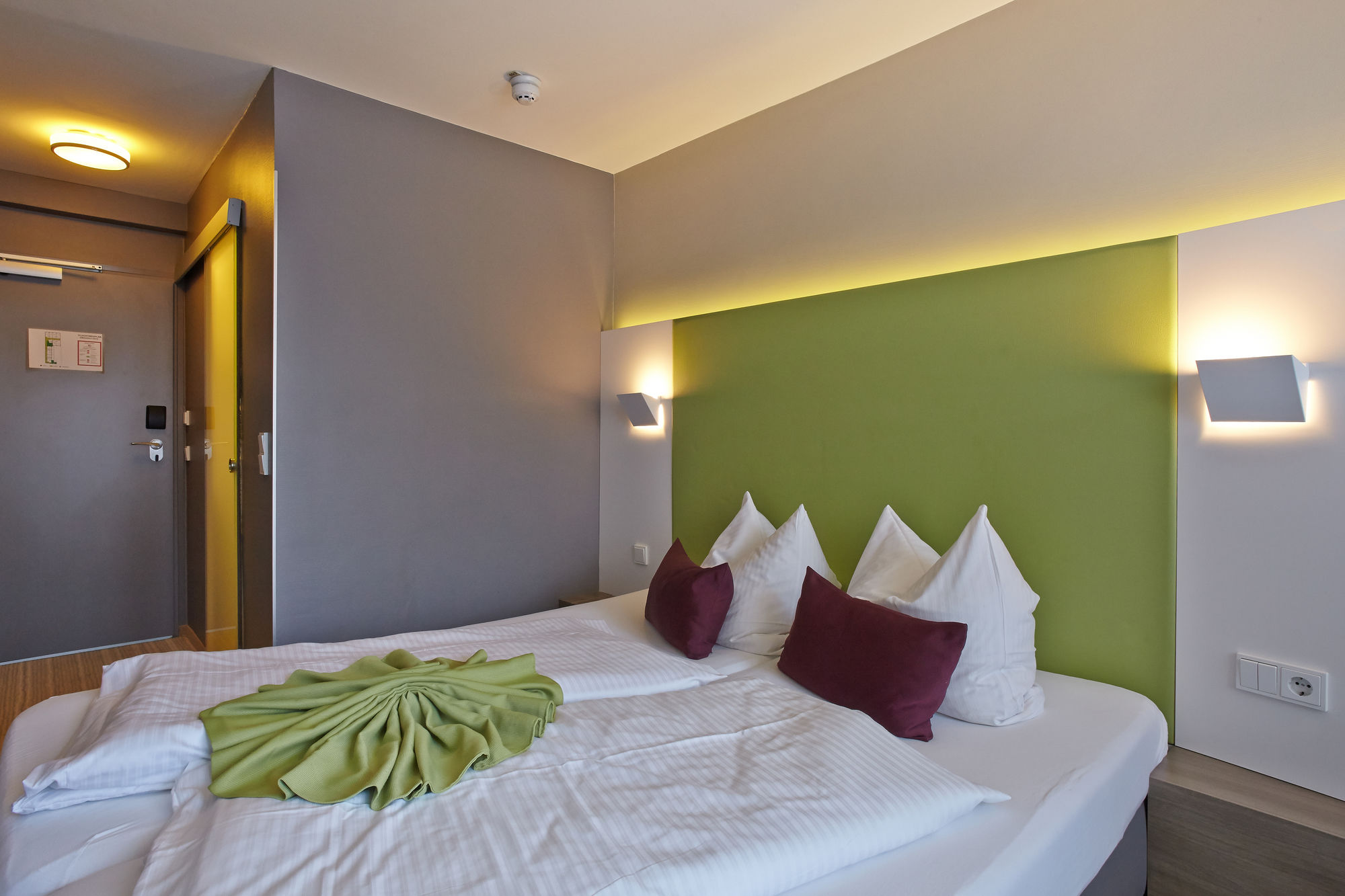 Фото Hotel Demas City
