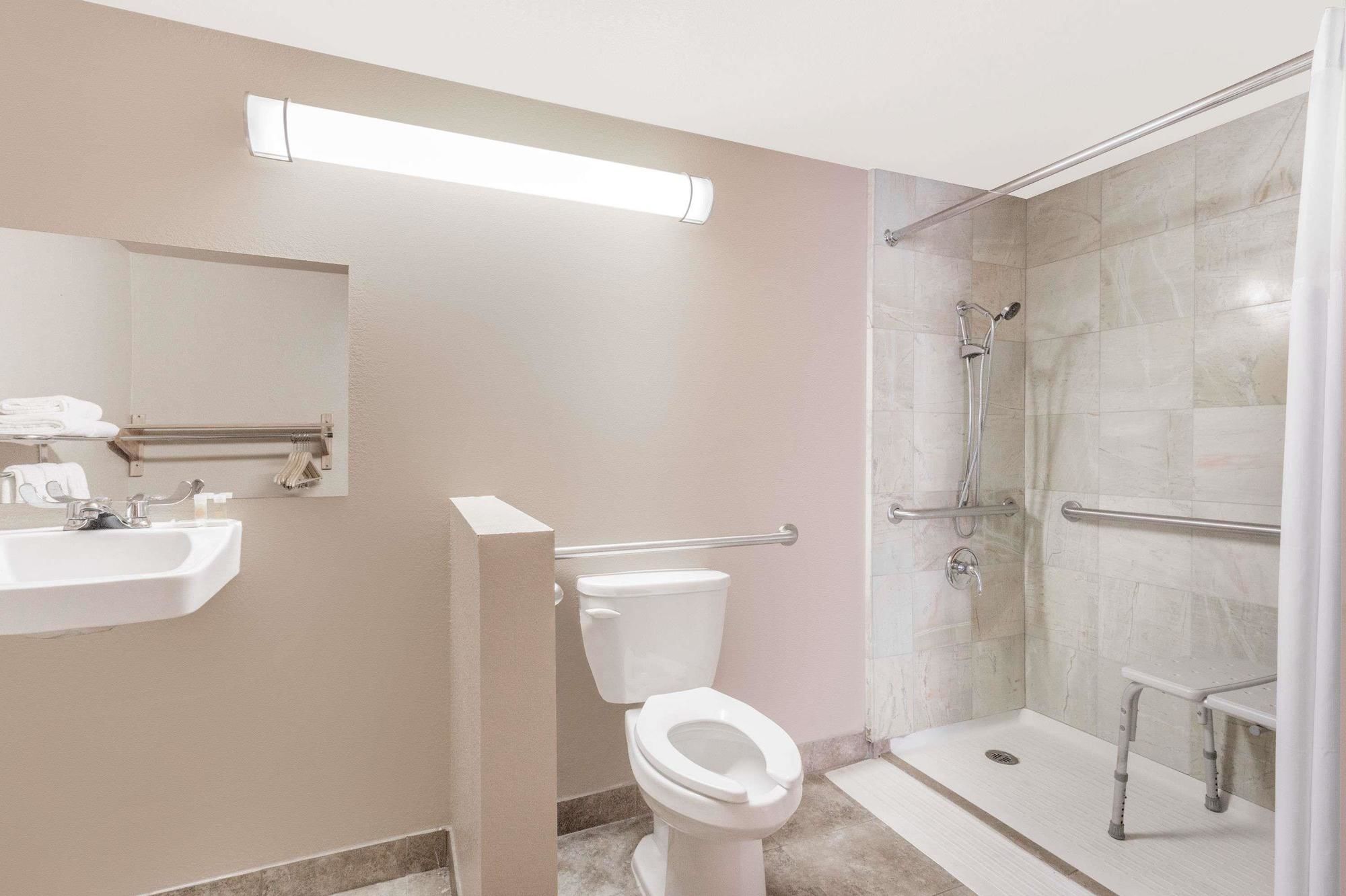 Фото Quality Inn & Suites near Downtown Mesa