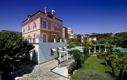 Внешний вид отеля Boutique Hotel Ristorante Don Alfonso 1890 в Масса-Лубренсе, фото 1