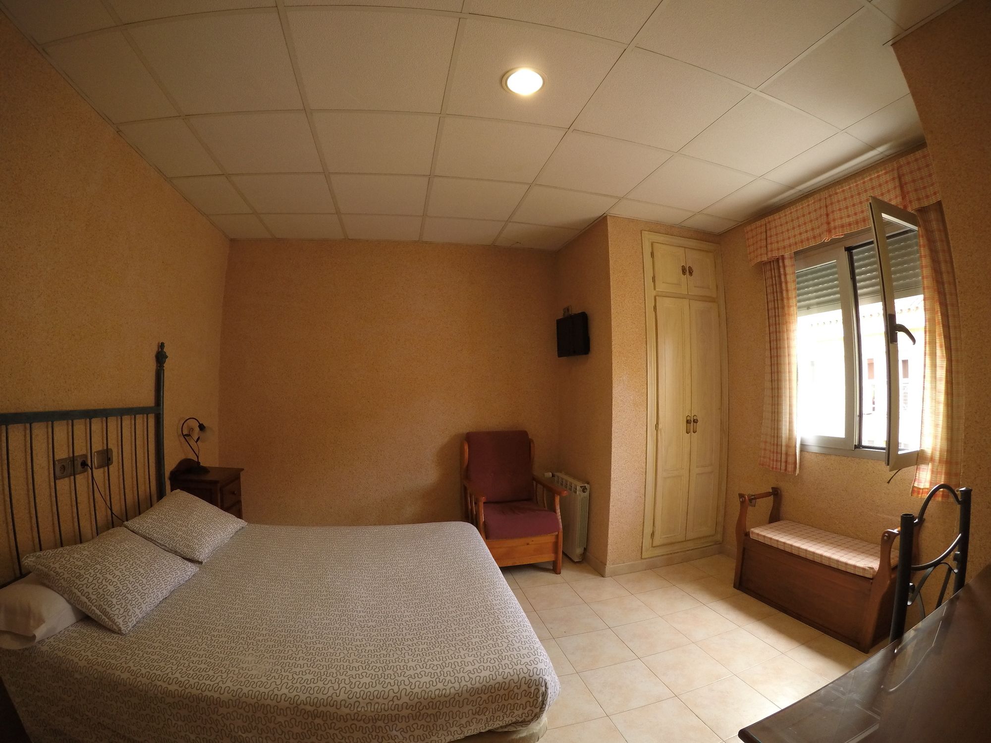 Фото Hostal La Casa de Enfrente