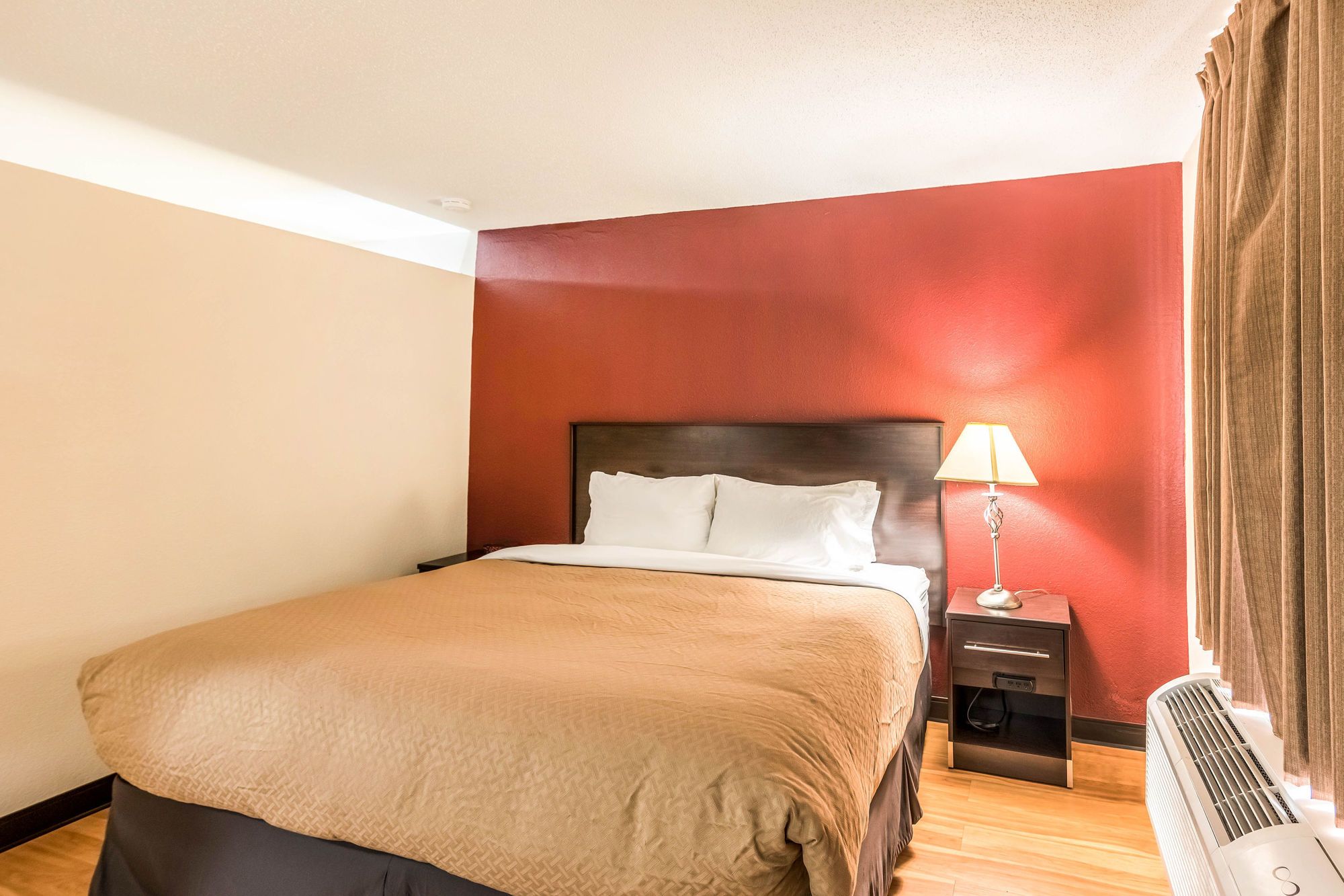 Фото Colby Inn and Suites