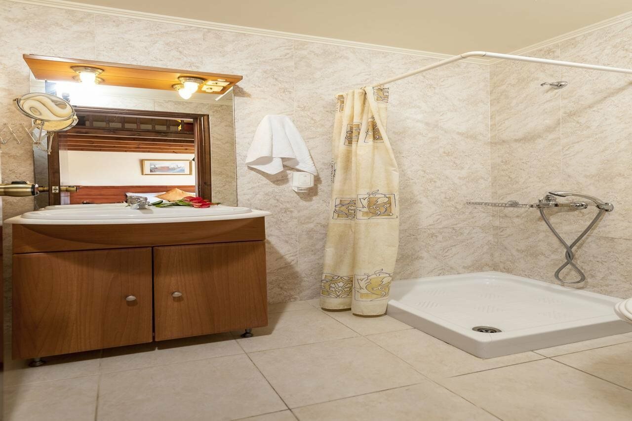 Фото Adelais Hotel