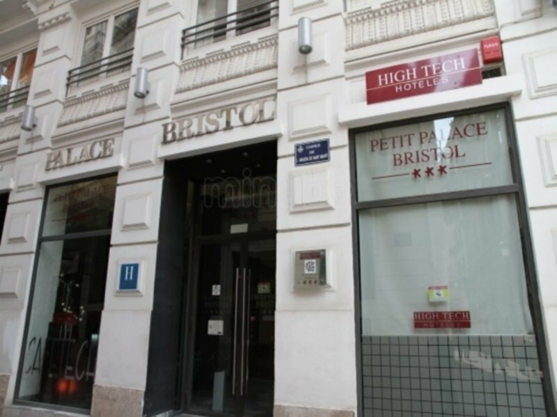 Фото Petit Palace Plaza de la Reina