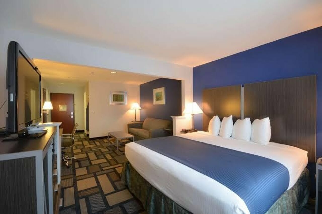 Фото Best Western Galleria Inn & Suites