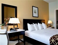 Фото Waters Edge Hotel