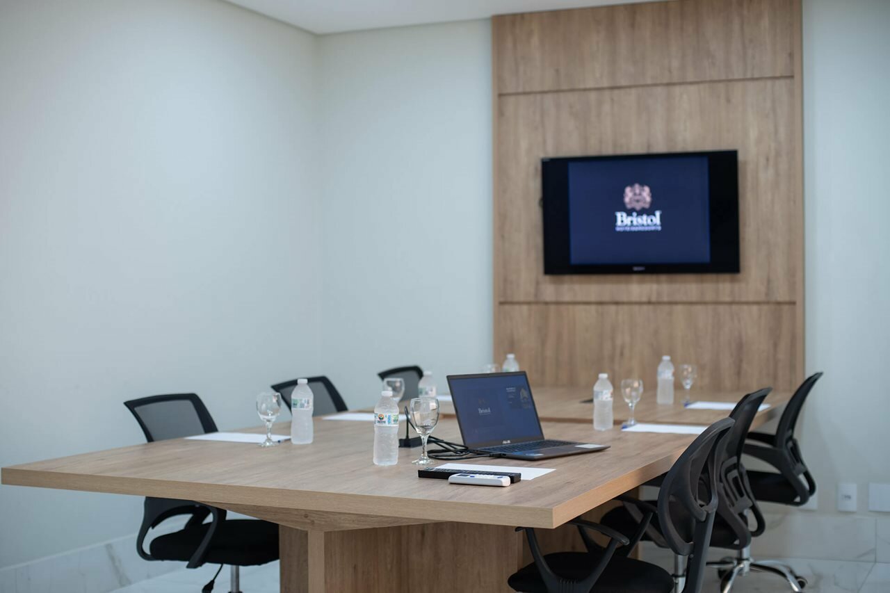 Фото Bristol Infinity Hotel