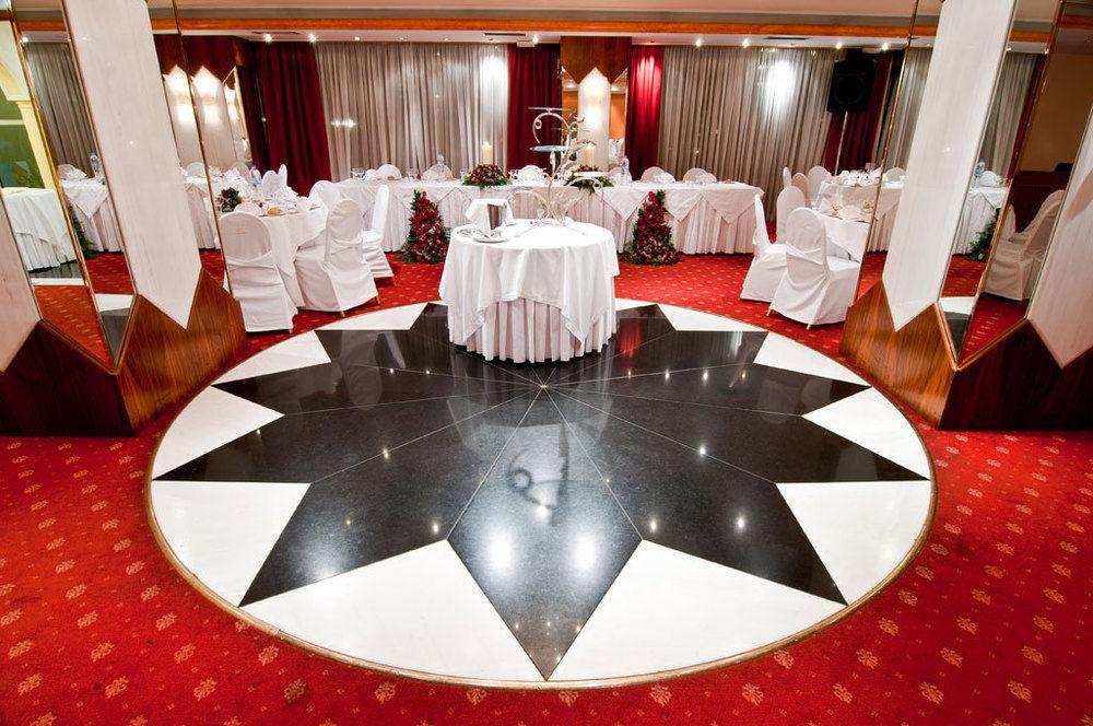 Фото Oasis Hotel Apartments