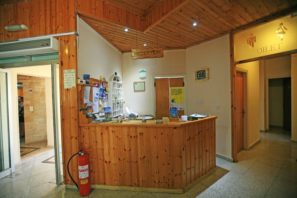 Фото Petsas Apartments & Tavern