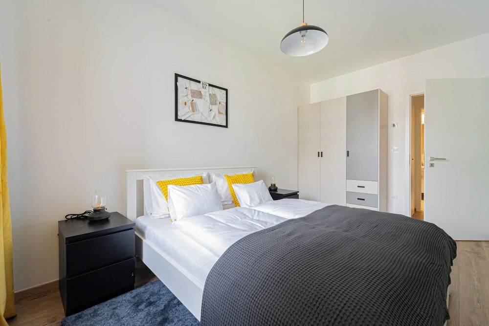 Фото WestSide Garden Apartments by Urbanrent