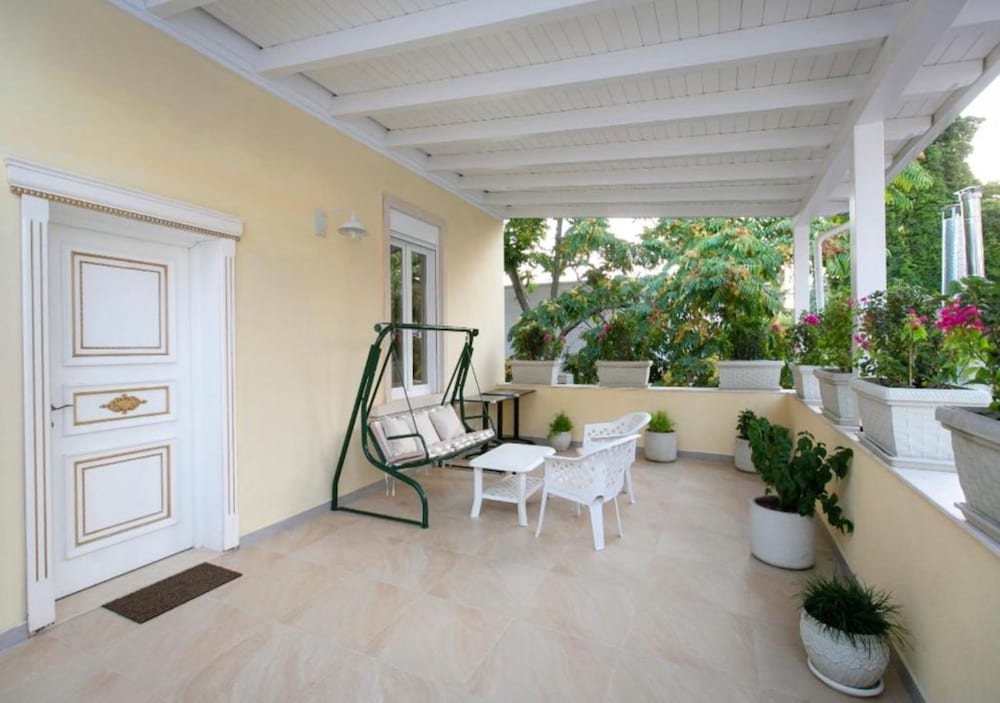 Фото Vila Ferdinand Modern Rooms In Tirana