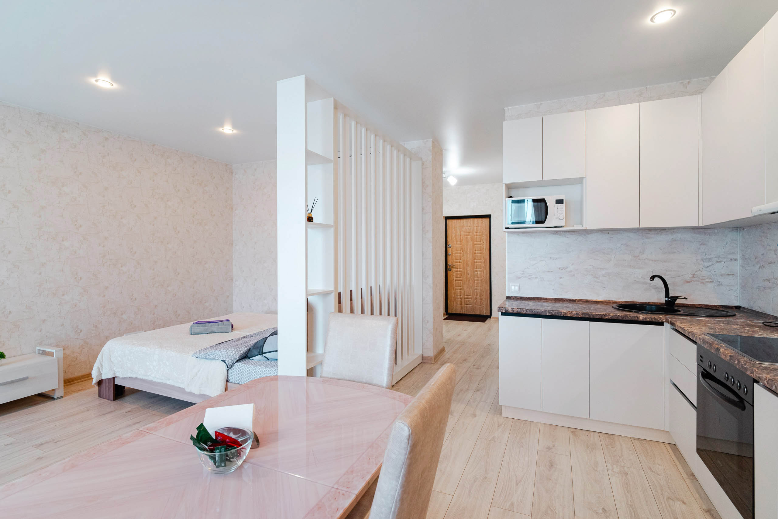 Фото Happy House Уютная квартира-студия в центре Левобережья