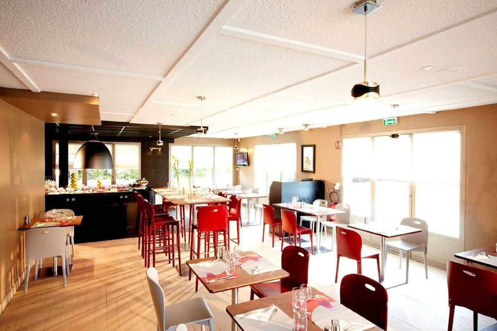 Фото Hotel Kyriad Direct Le Bourget Gonesse