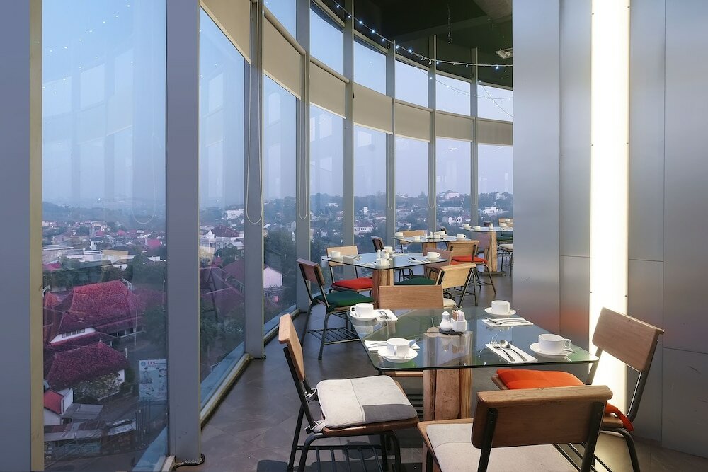 Фото Grand Edge Hotel Semarang