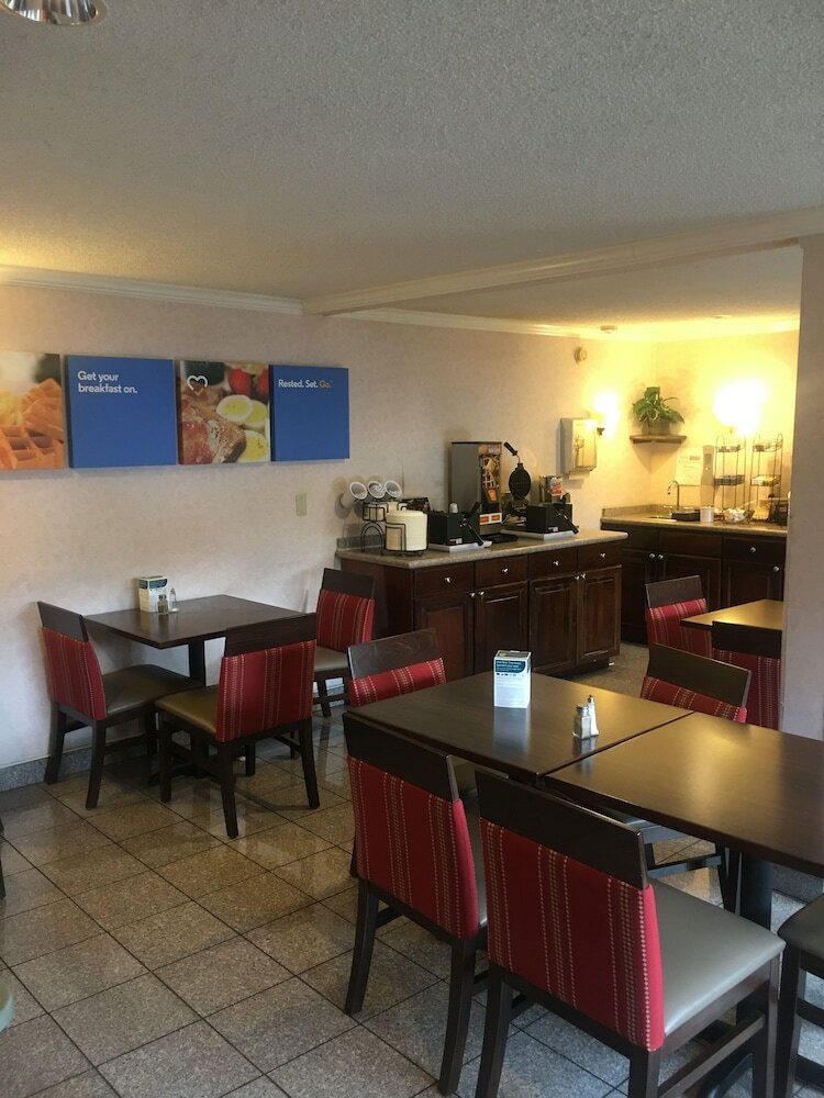 Фото Quality Inn Kirkland