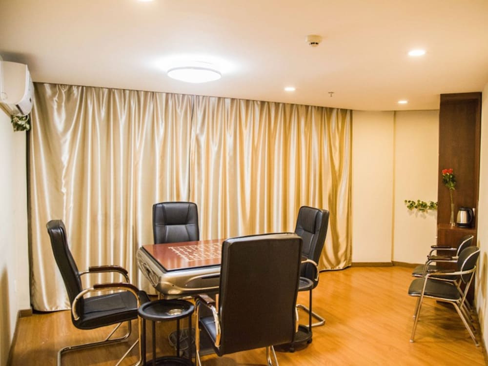 Фото GreenTree Inn TaiZhou XingHua WuLi Road WuLi Bridge Express Hotel