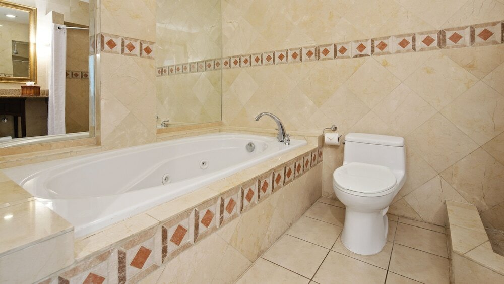 Фото Best Western Plus Oceanside Inn