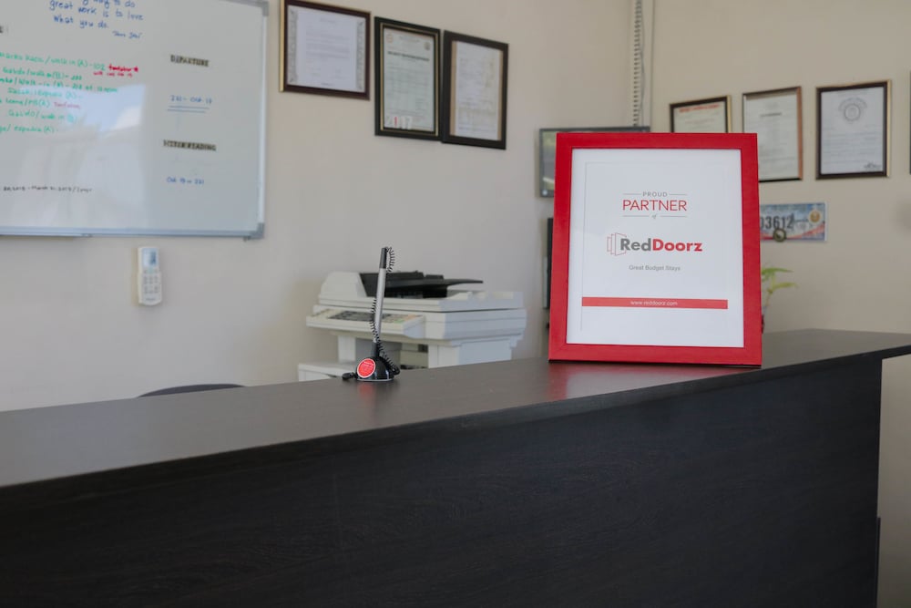 Фото RedDoorz @ Grand Apartelle Hernan Cortes Cebu