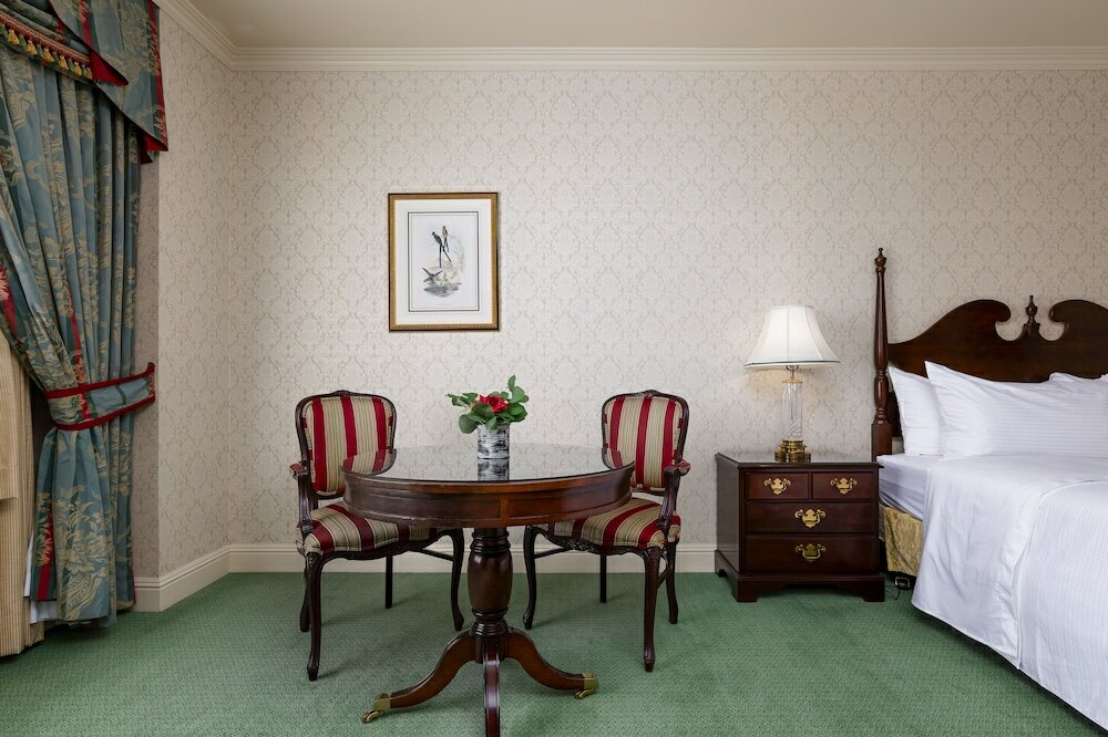 Фото Bristol Hotel, Boutique Collection