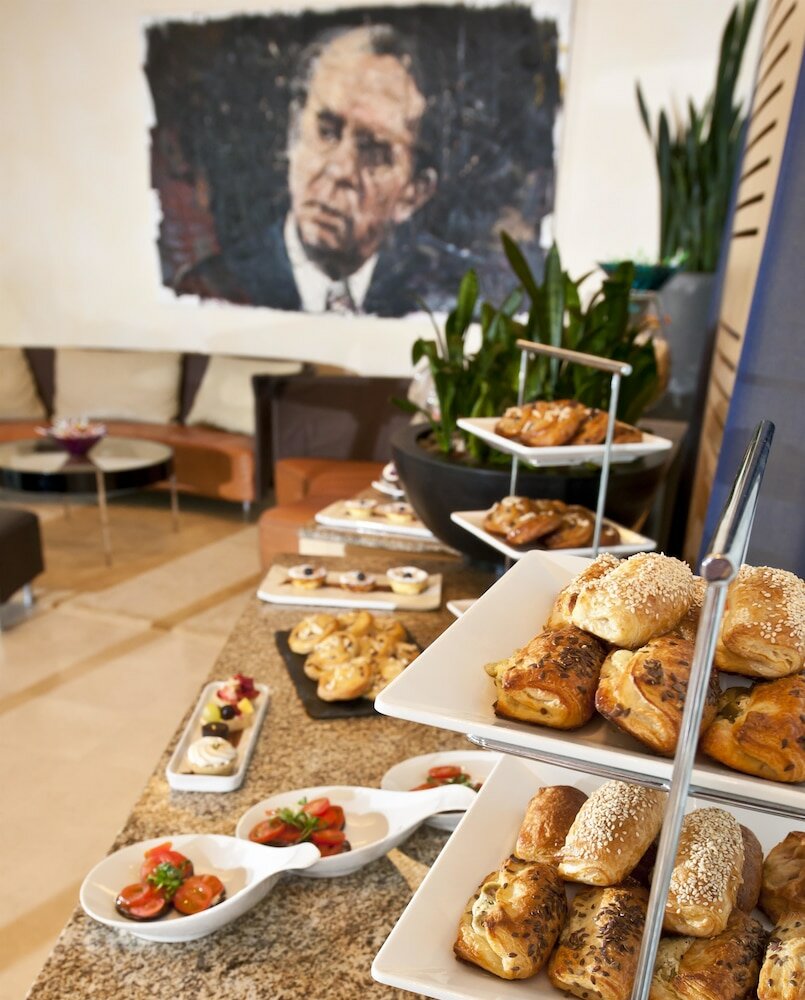 Фото Hotel Dorint An der Messe Koln