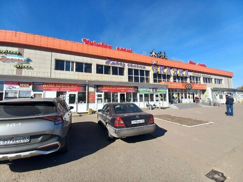 Олар жатақханада қыдырып жүреді