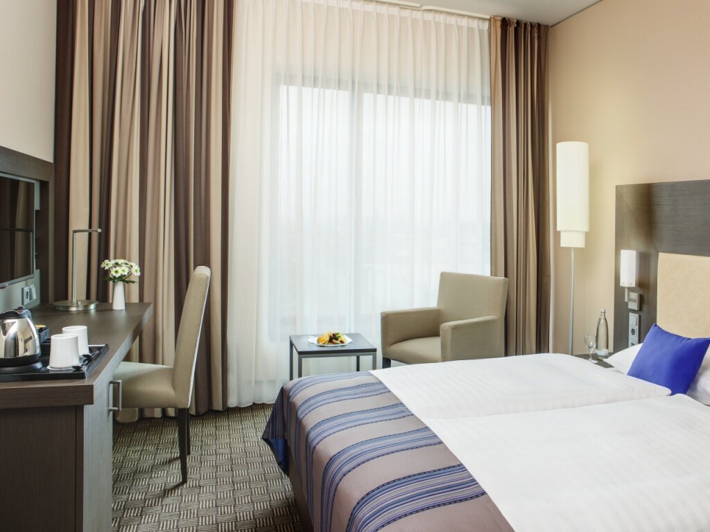 Фото IntercityHotel Hamburg Dammtor-Messe