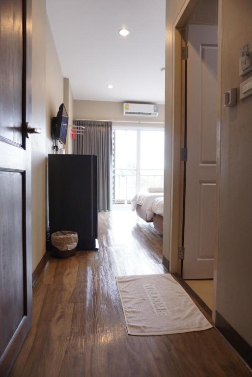 Фото Chompu Nakarin Apartment