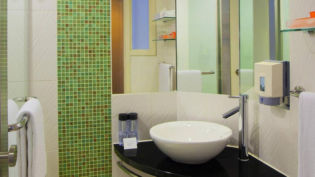 Фото Holiday Inn Express Hong Kong Causeway Bay an Ihg Hotel