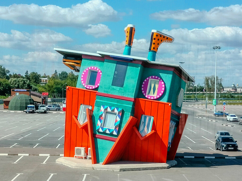 Museum Upside-down House, Tula, photo