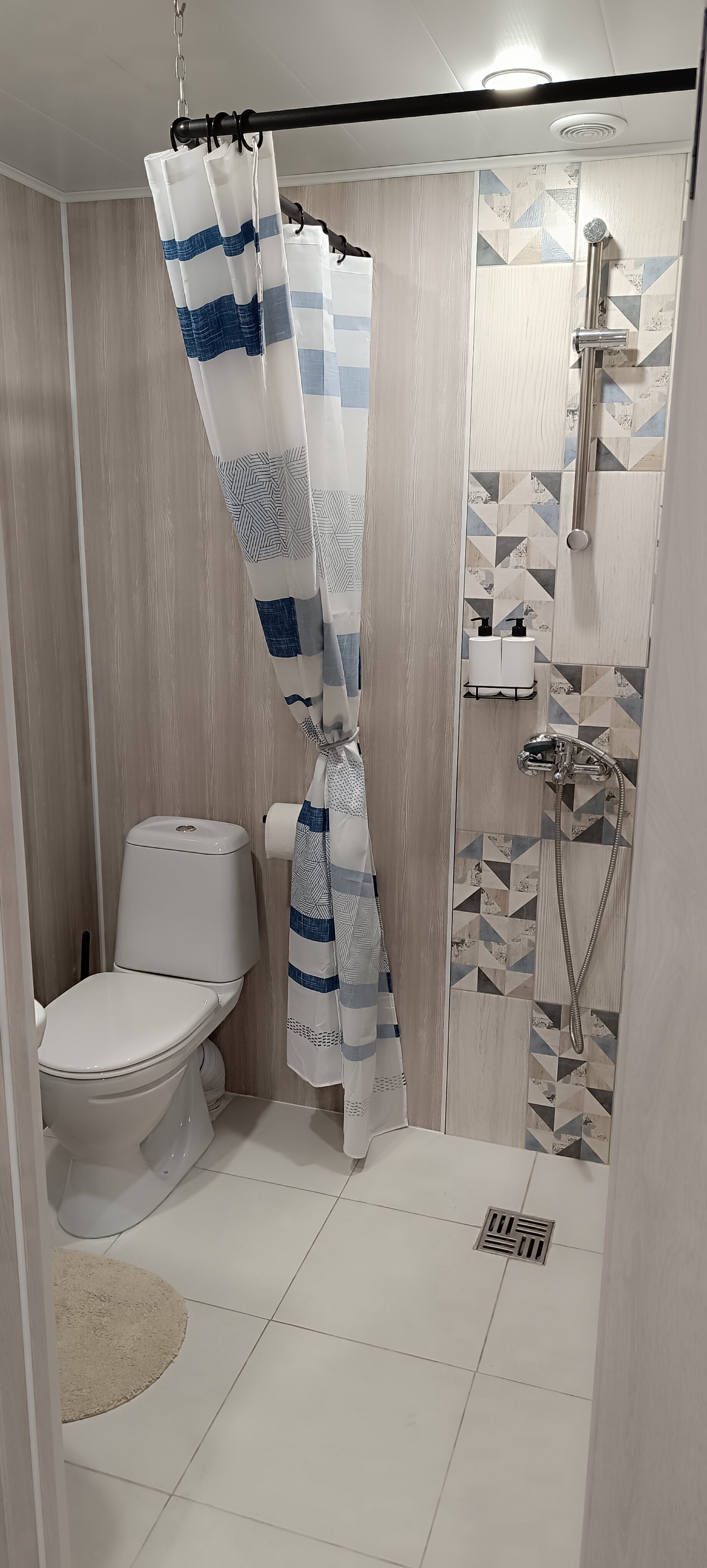 Фото Пихта рядом