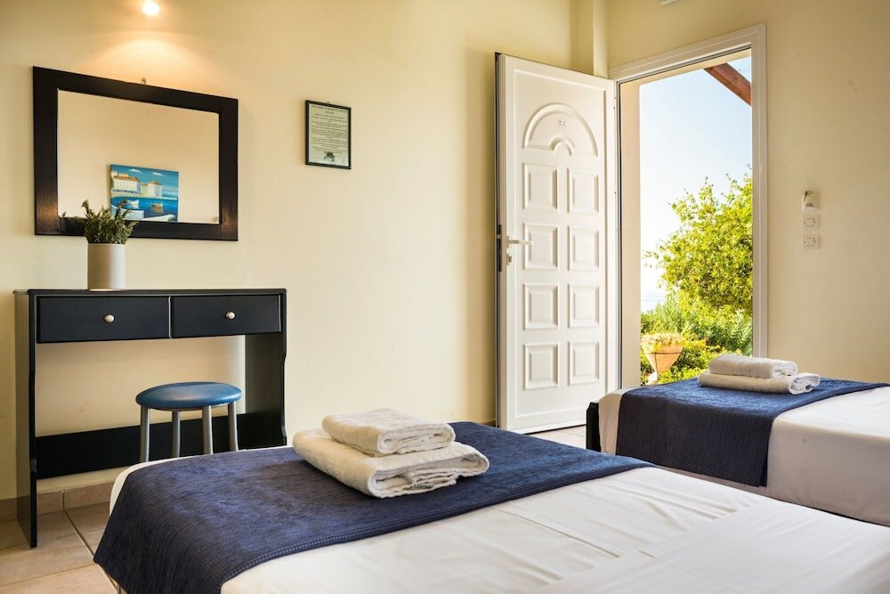 Фото Marias Garden Apartments