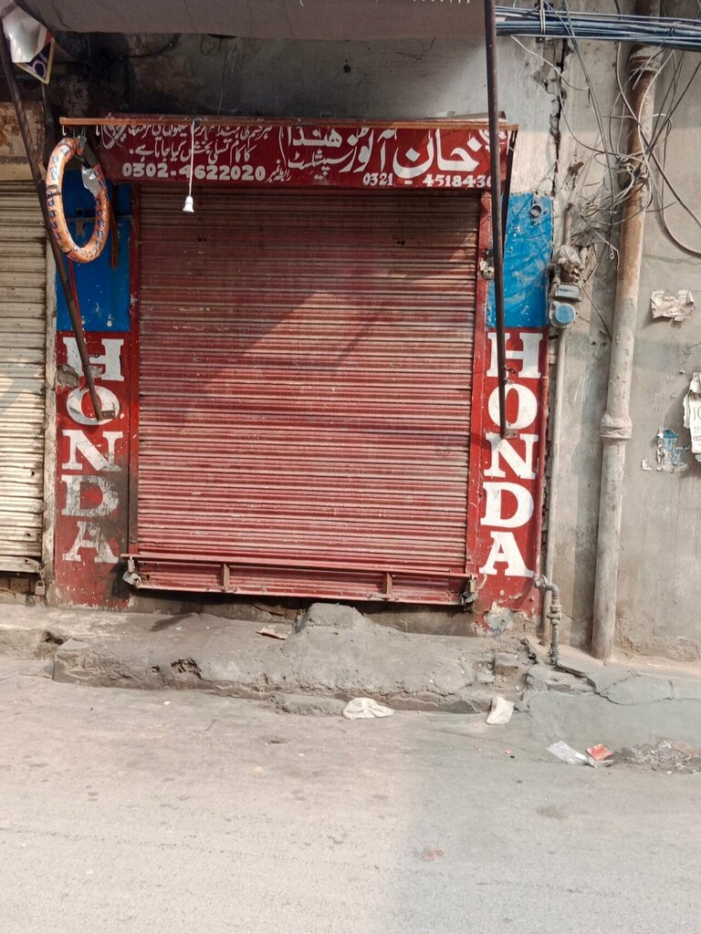 Auto parts and auto goods store Khan Autos, Lahore, photo