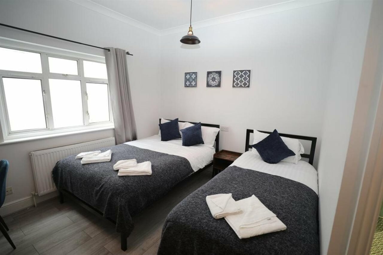 Фото Golders Park Hotel