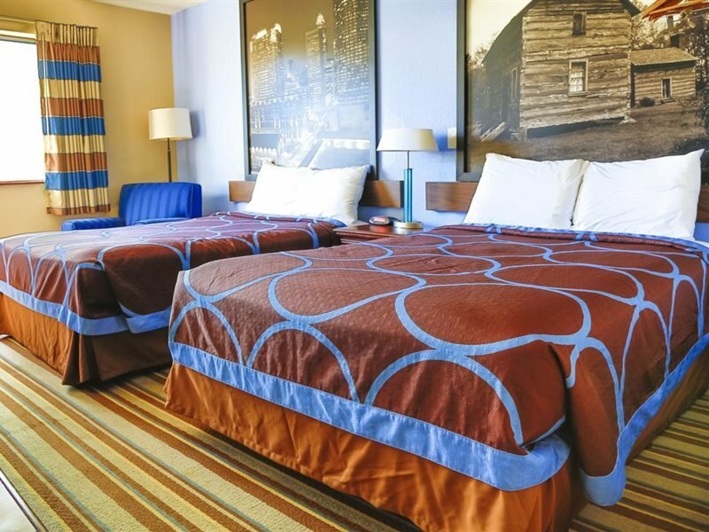 Фото Super 8 by Wyndham Charlotte University